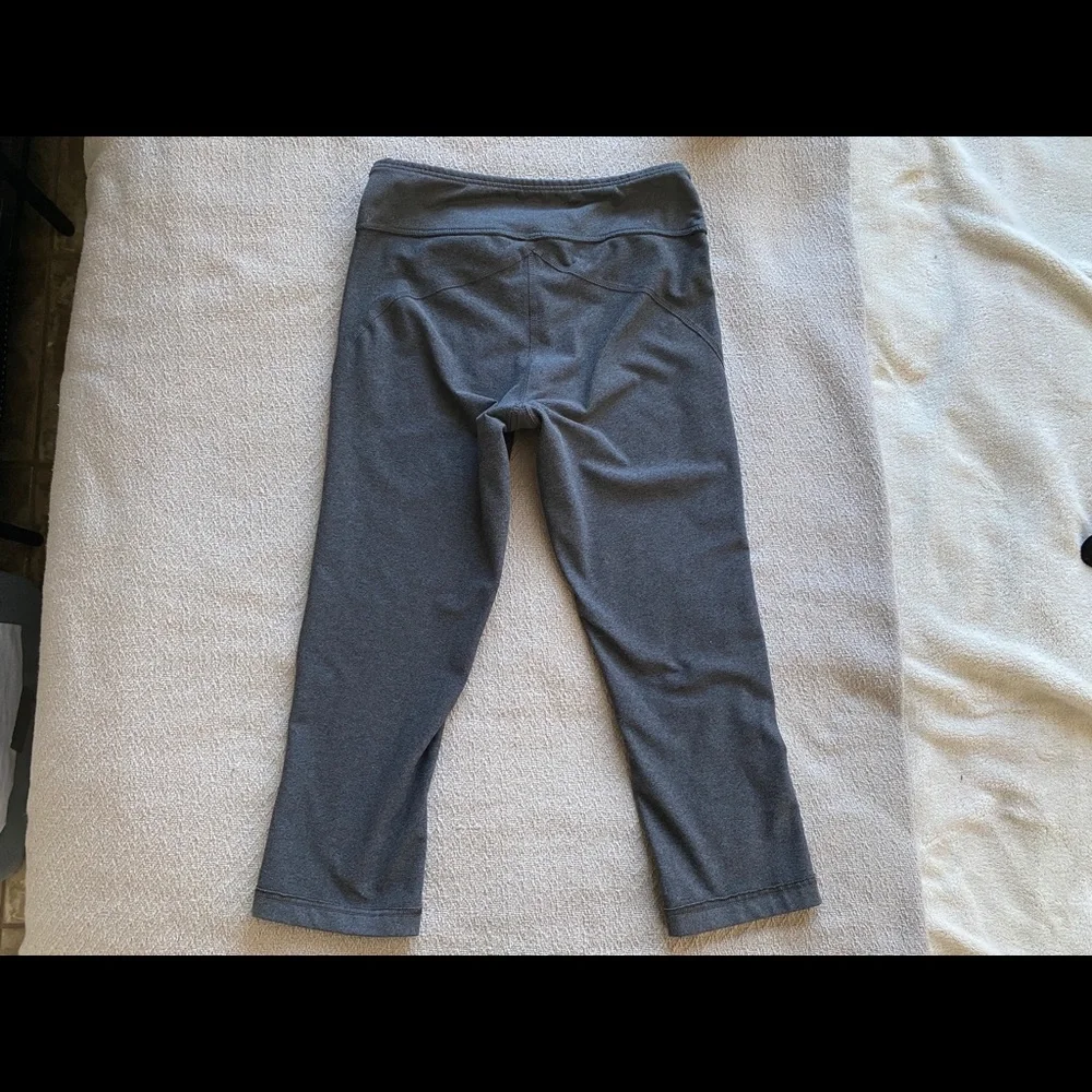 Grey Soft/Super Comfy Capri Leggings (S/M) - Picture 3 of 6